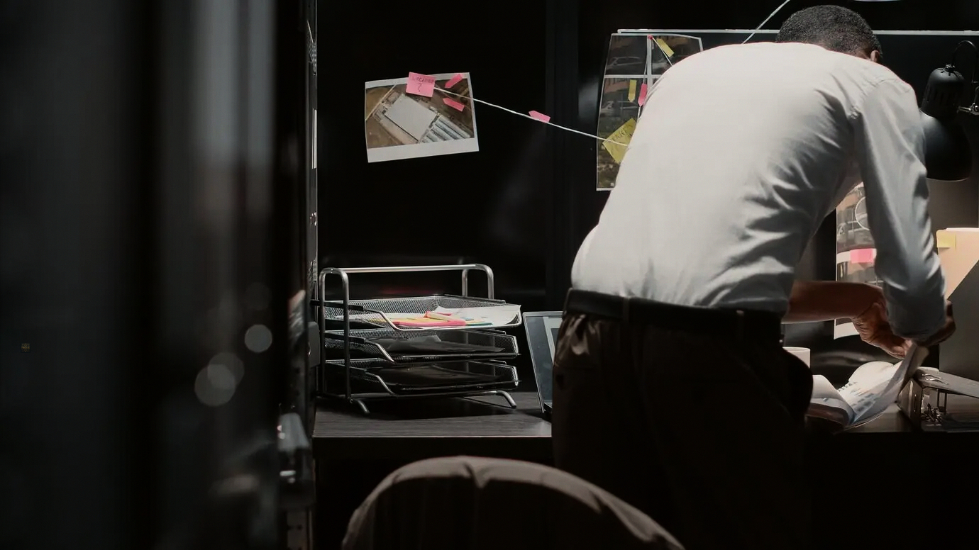 Blueprint que muestra controles por capas para el apoyo a familias emprendedoras en la organización de finanzas personales y empresariales